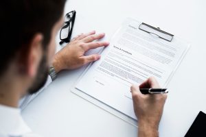 האם להתחיל הליך גישור לפני הגשת התביעות או אחרי