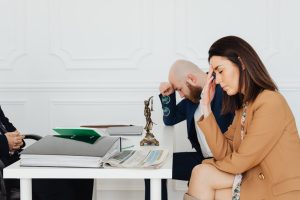 הבעל מעוניין להתגרש, האישה תלויה בו כלכלית