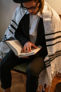 האם בן ישיבות צריך לשלם מזונות