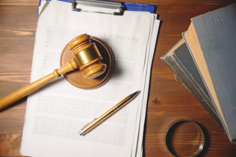 האם נגד משמורת משותפת, האב קיבל משמורת בלעדית