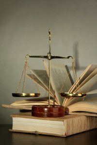 האם זכאות על נכסי מקרקעין דורשת הוכחה בכתב