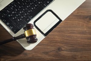 האם ידועה בציבור זכאית למזונות ולחלוקת ממון