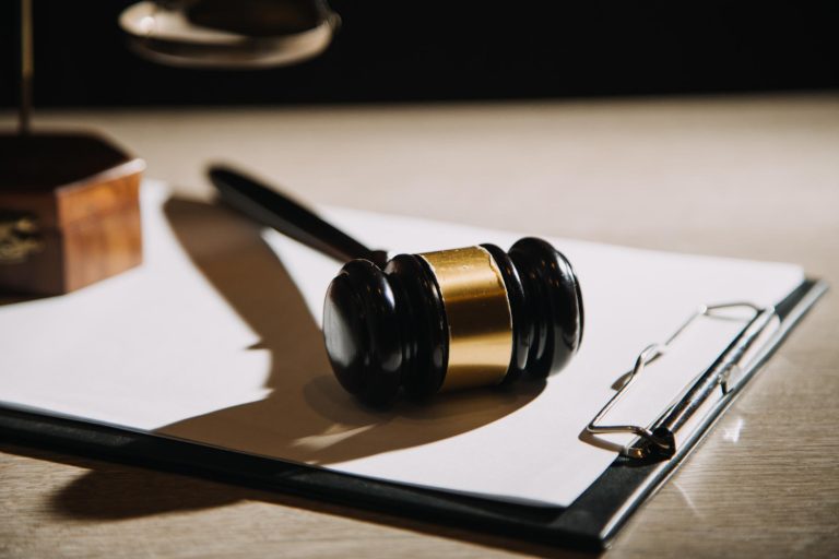 האם אפשרי לבטל הסכם חלוקה בין יורשים עקב הטעיה