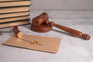 האם לתת אמון בבן זוגי שרוצה להחתים אותי על חוזה דרקוני