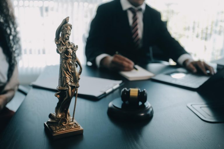 מה משמעות המושג עולה עמו ואינה יורדת עמו