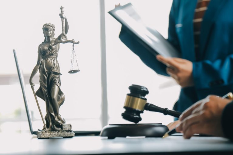 לשני בני הזוג יש ילדים מנישואים קודמים