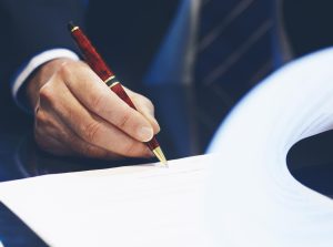 בן זוגי הותיר את כל רכושו לבנו לאחר שהיינו ביחד 33 שנים